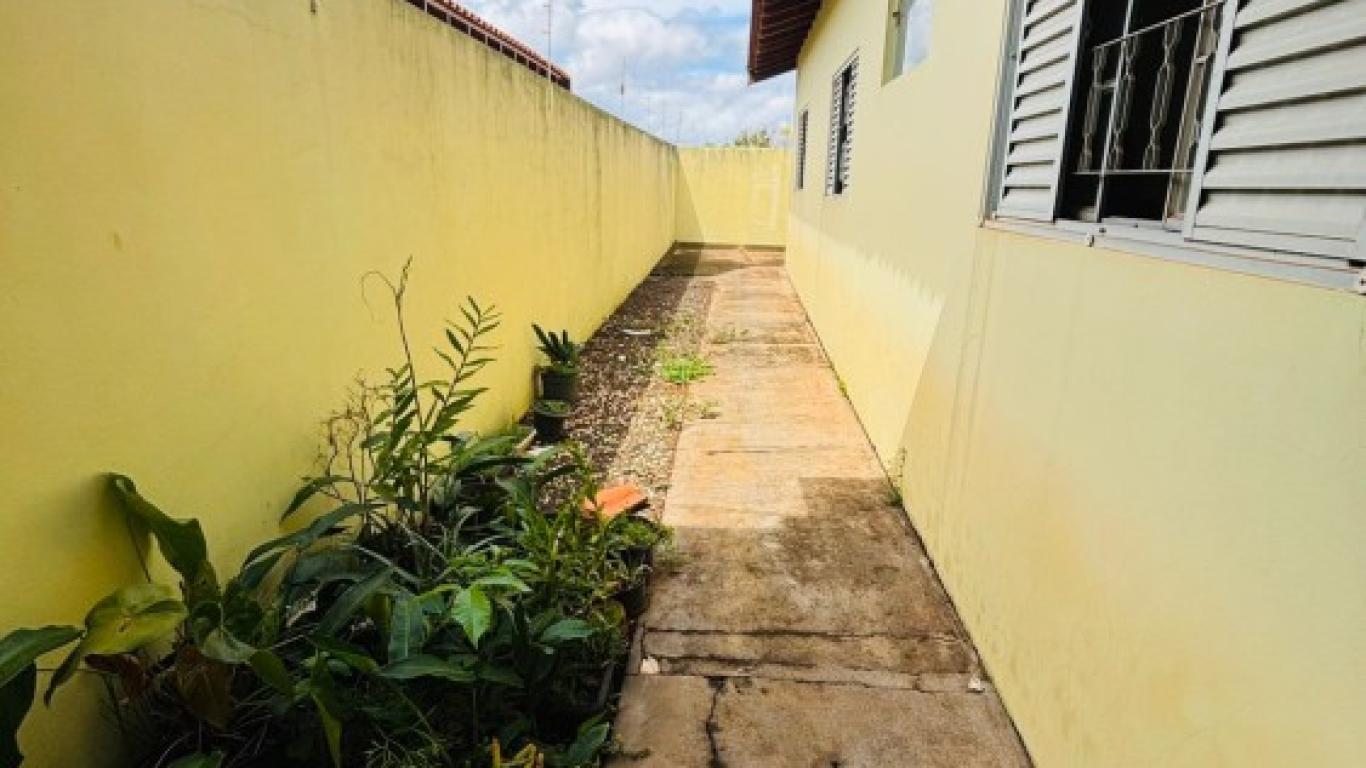 CASA NO Jardim Canadá em Assis