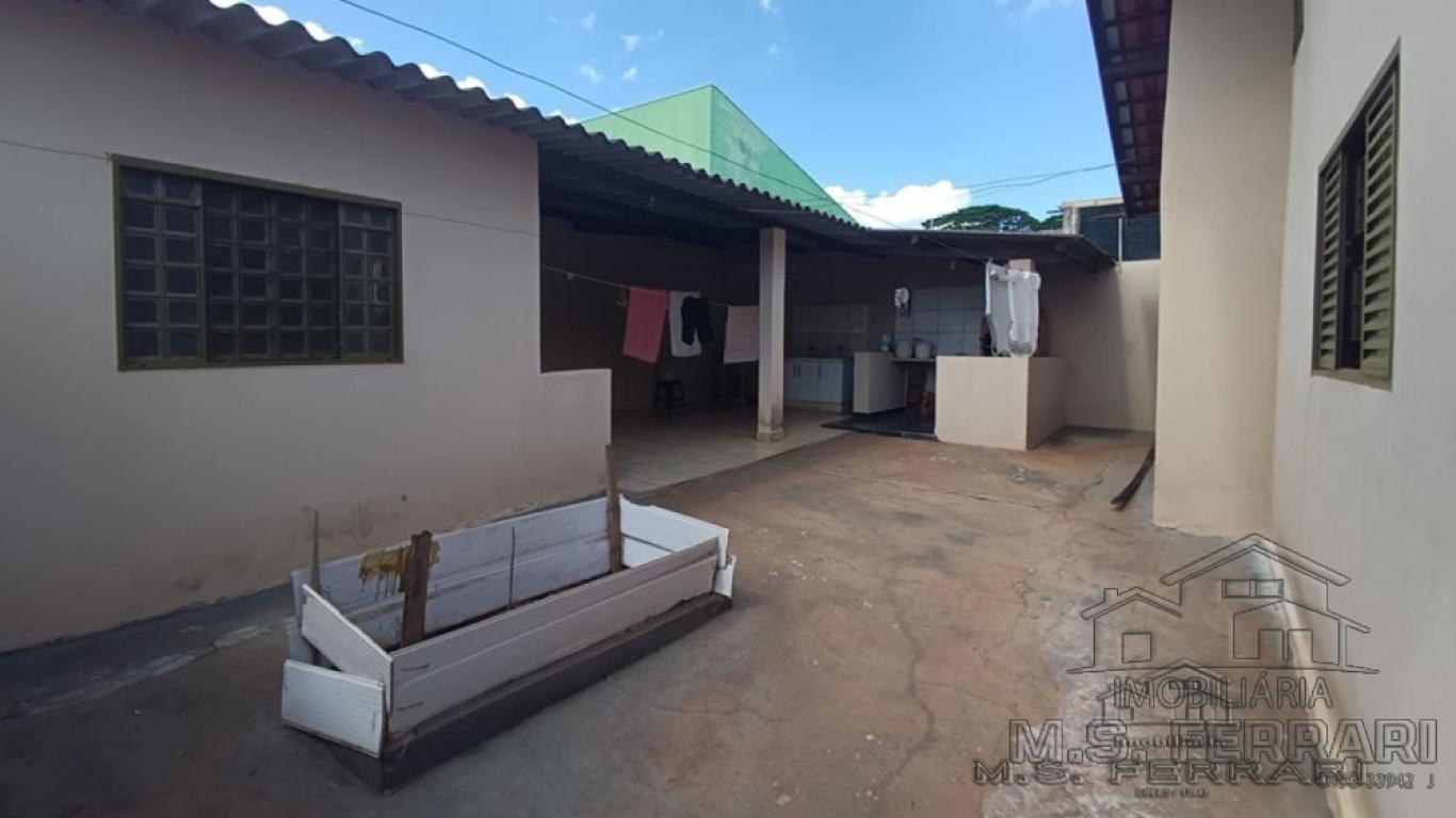 CASA NA VILA OURO VERDE em Assis