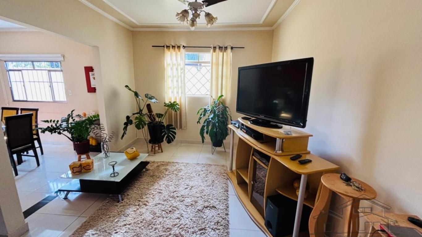 CASA NA Vila Operária em Assis