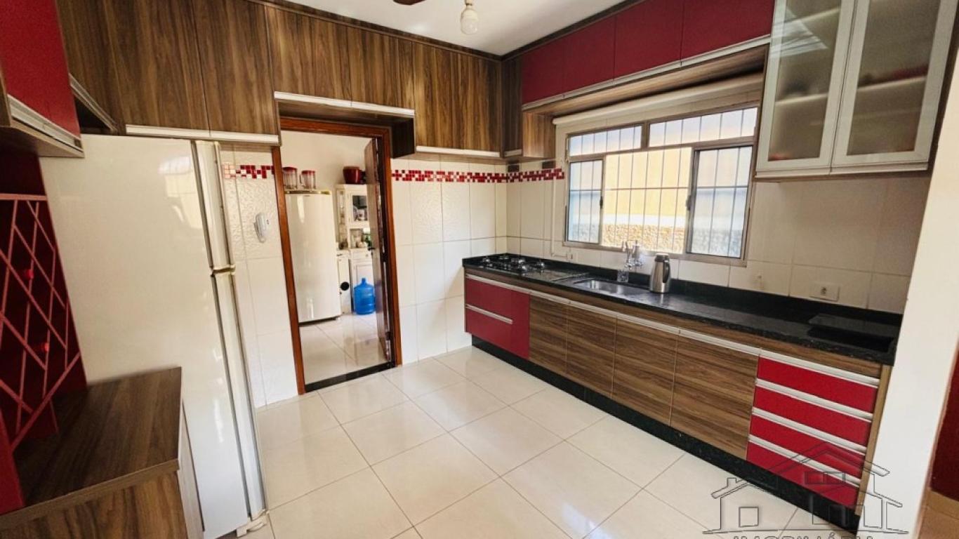 CASA NA Vila Operária em Assis