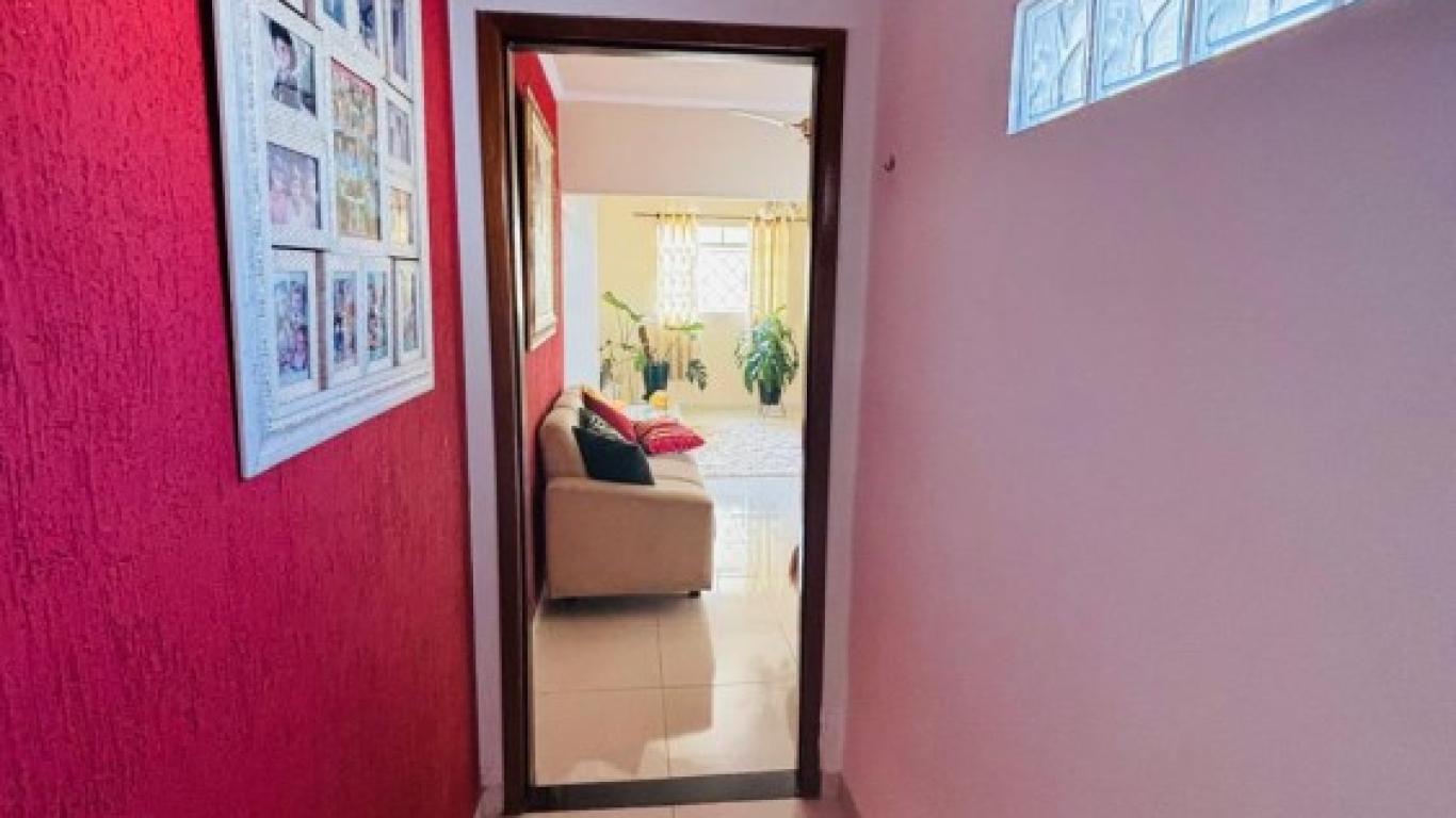 CASA NA Vila Operária em Assis
