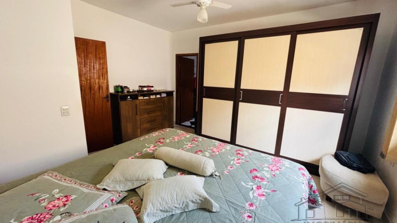 CASA NA Vila Operária em Assis