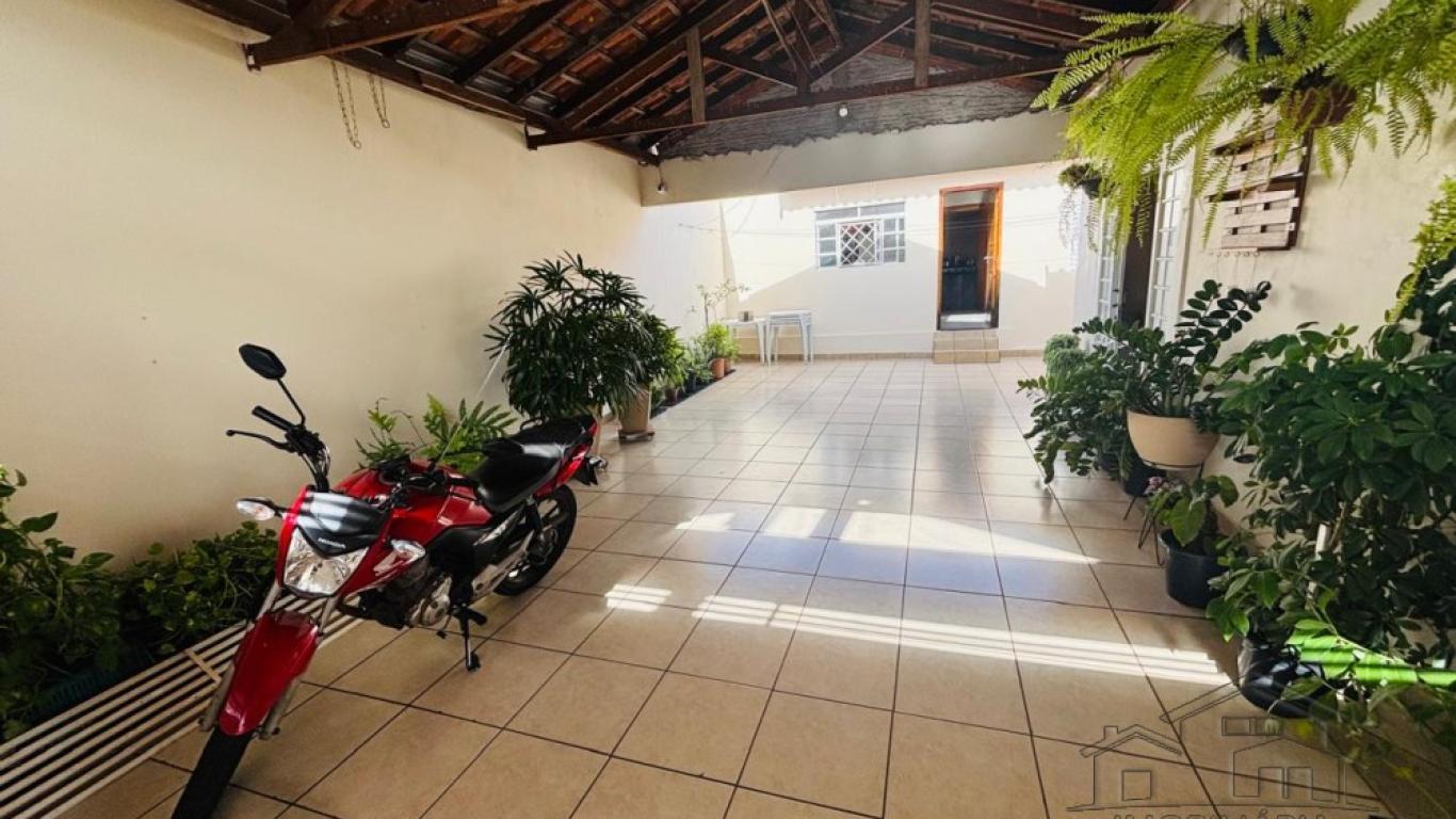 CASA NA Vila Operária em Assis