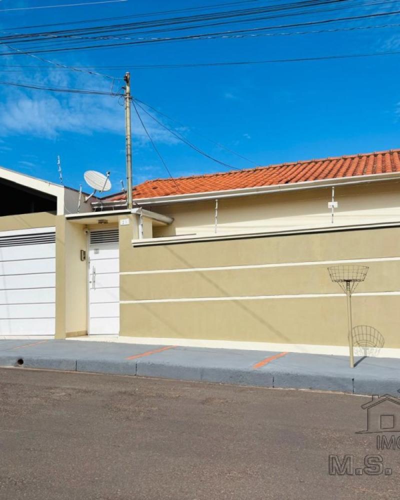 CASA NA Vila Operária em Assis