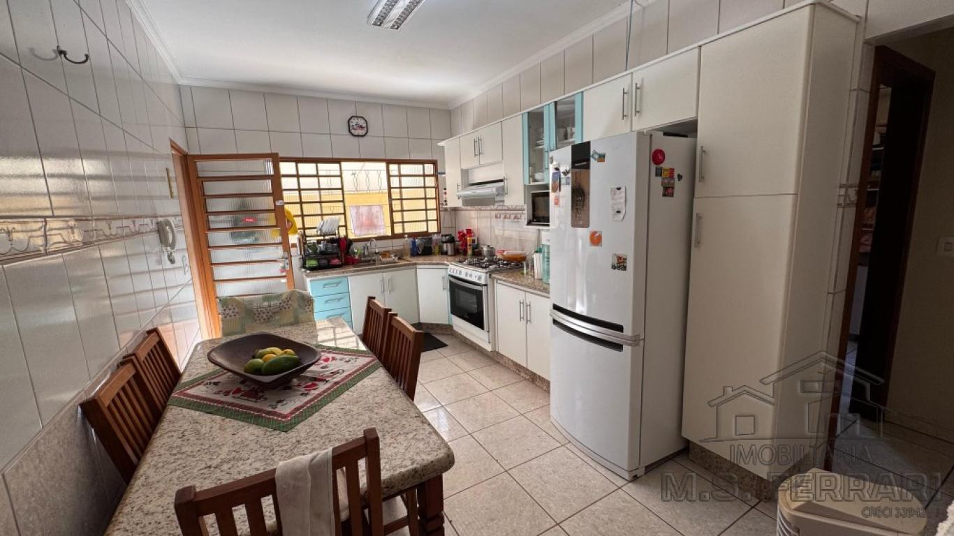 CASA NA Vila Claudia em Assis