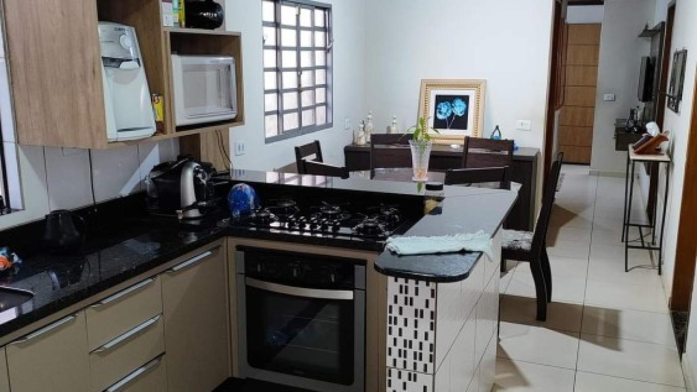 CASA NA Vila dos Comerciários em Assis