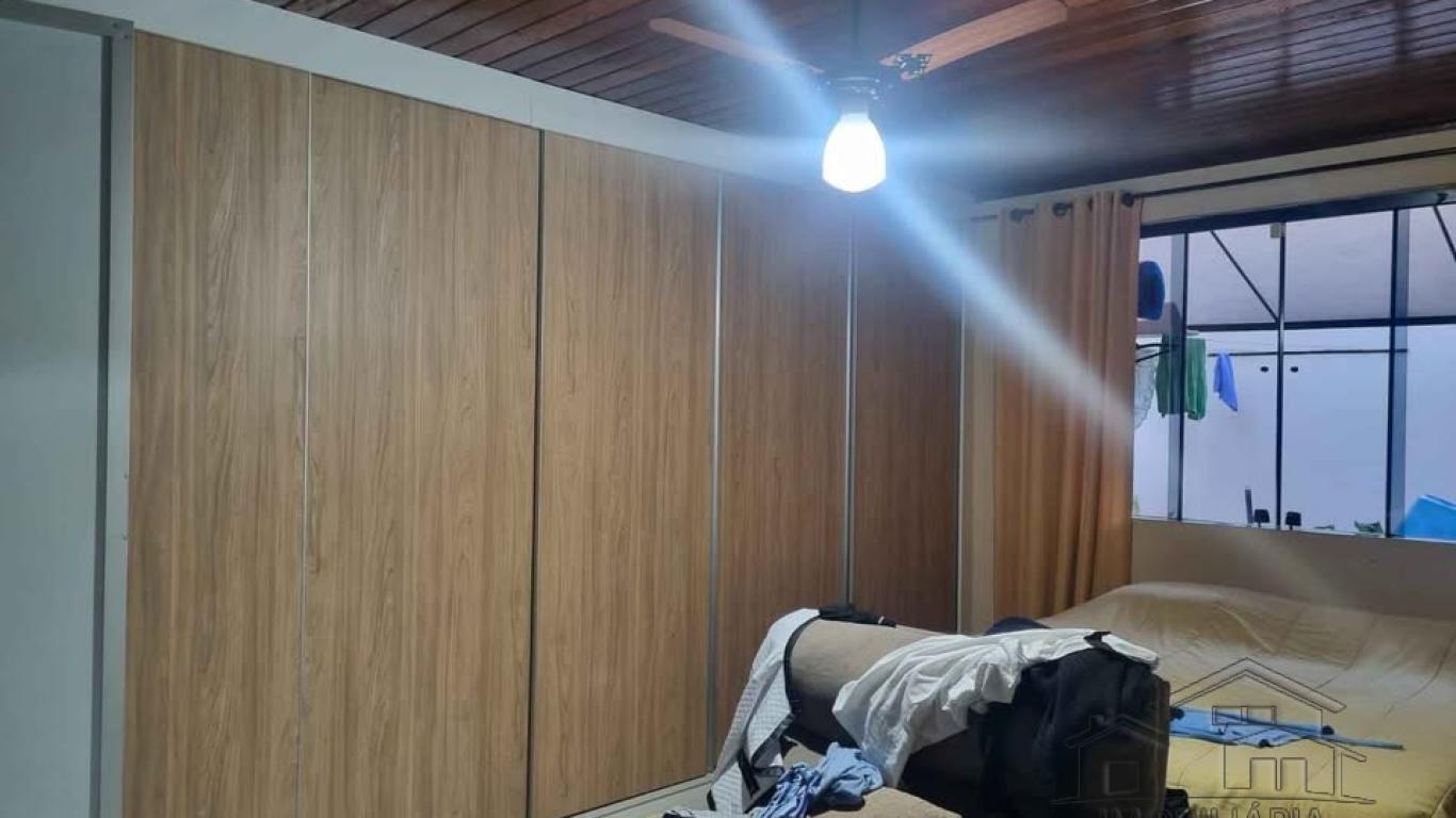 CASA NA Vila dos Comerciários em Assis