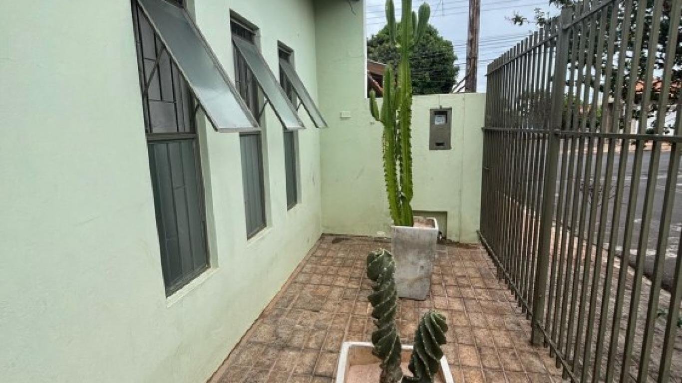 CASA NA Vila Rosangela em Assis