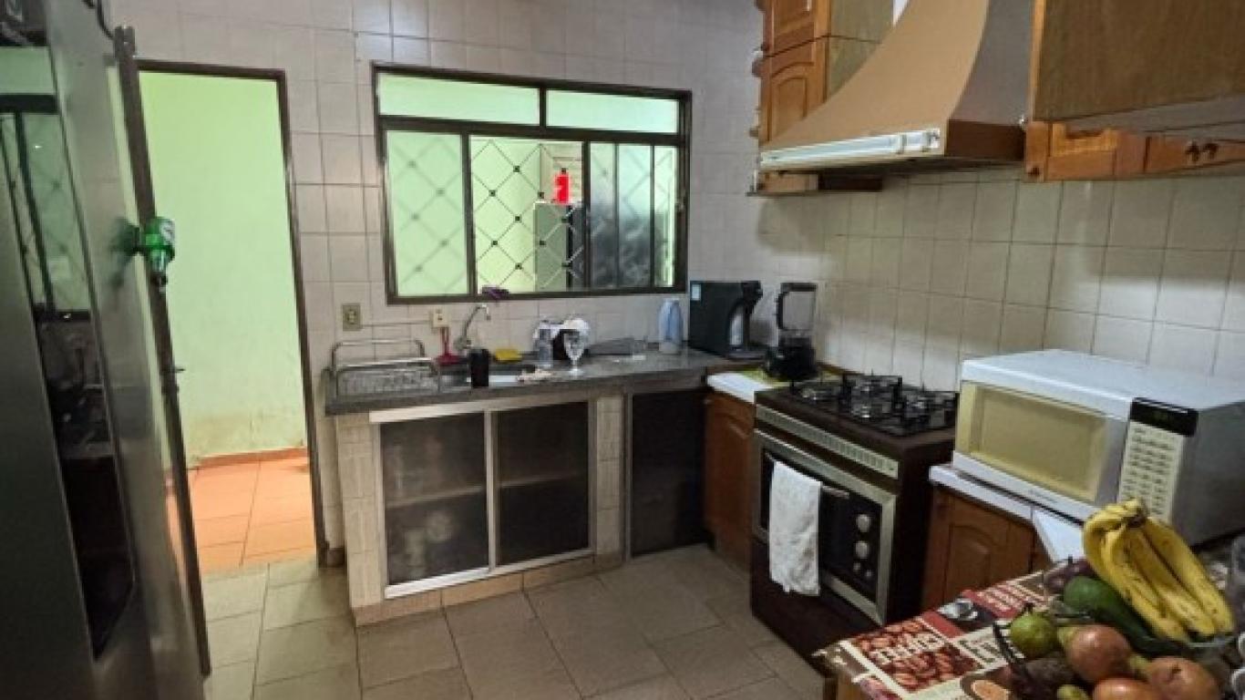 CASA NA Vila Rosangela em Assis