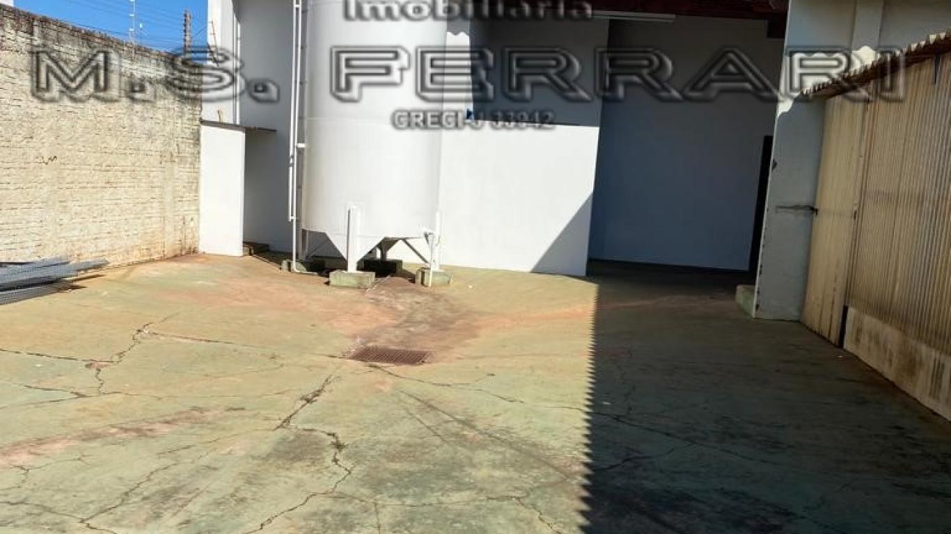 Barracão disponível para locação