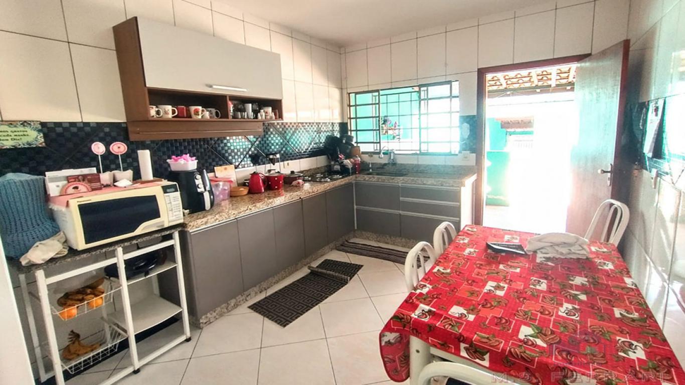 Casa em excelente localização, próximo ao Tênis Clube.