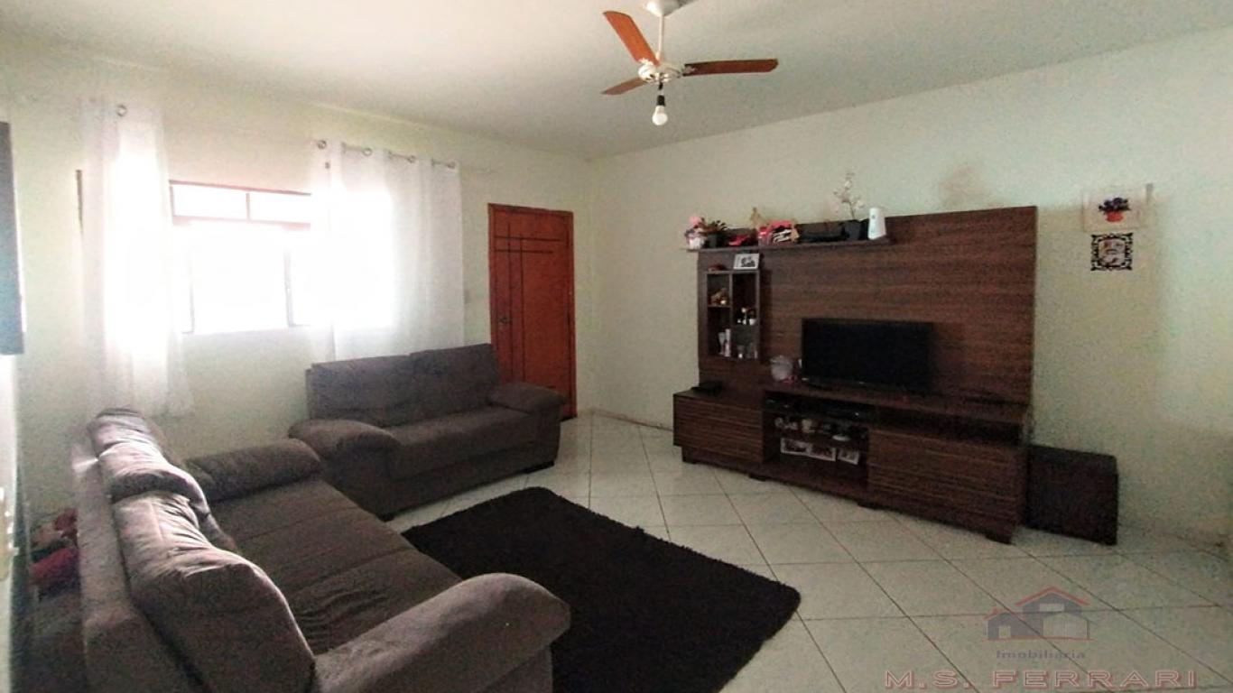 Casa em excelente localização, próximo ao Tênis Clube.