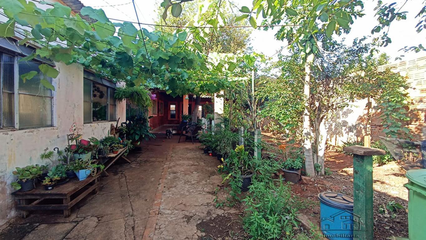 CASA NA Vila Assunta em Cândido Mota