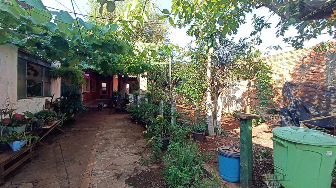 CASA NA Vila Assunta em Cândido Mota