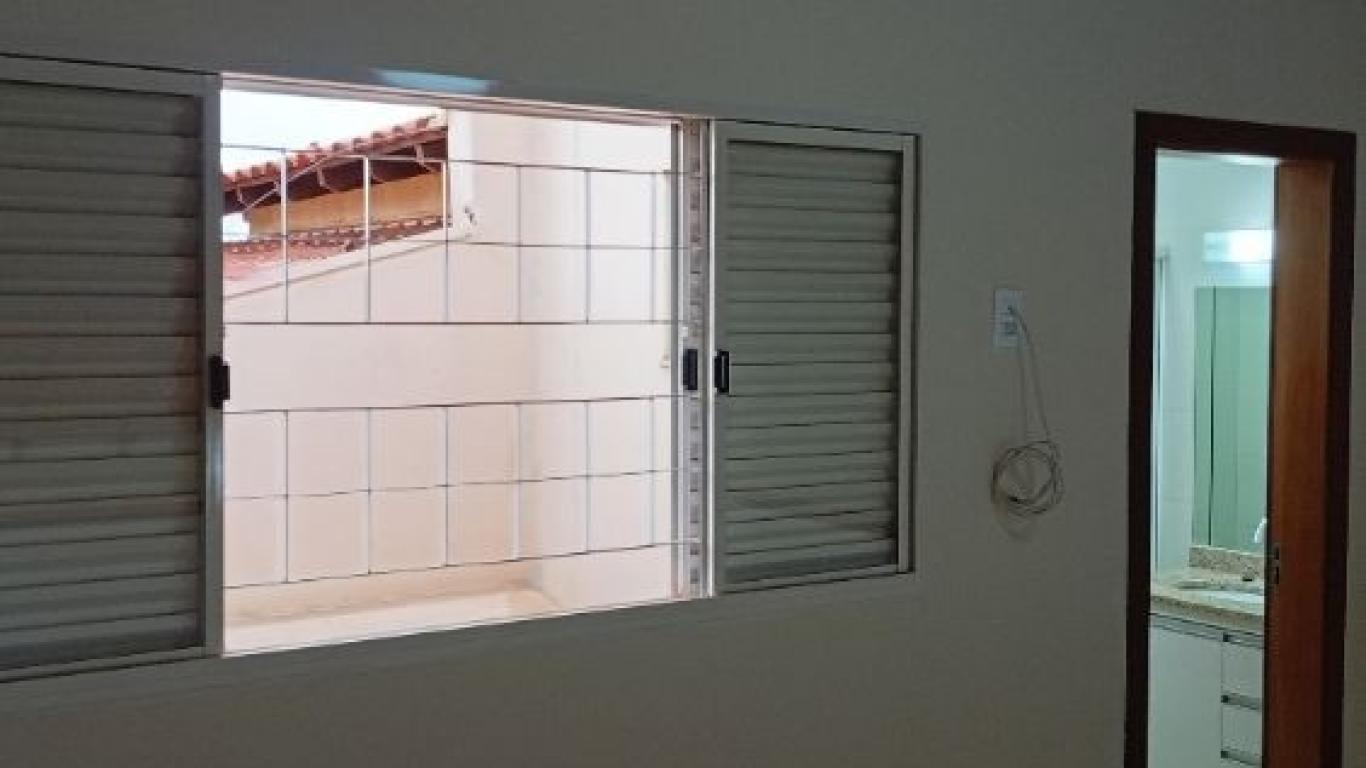 CASA NA Vila Tênis Clube em Assis