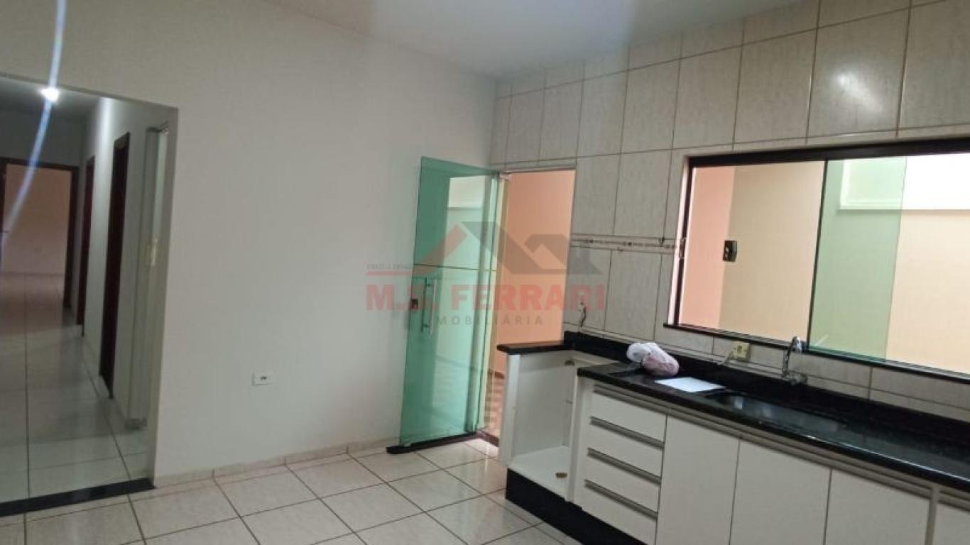 CASA NA Vila Tênis Clube em Assis