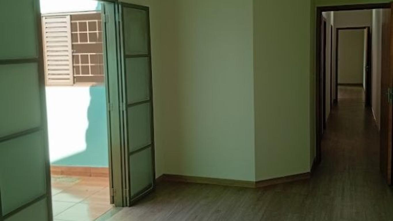 CASA NA Vila Fiuza em Assis