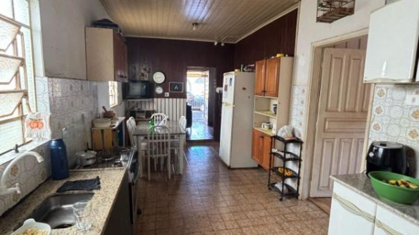 CASA NA Vila Palhares em Assis