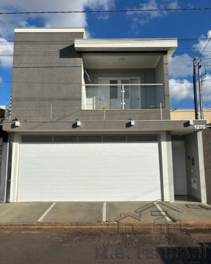 CASA NA Vila Tênis Clube em Assis