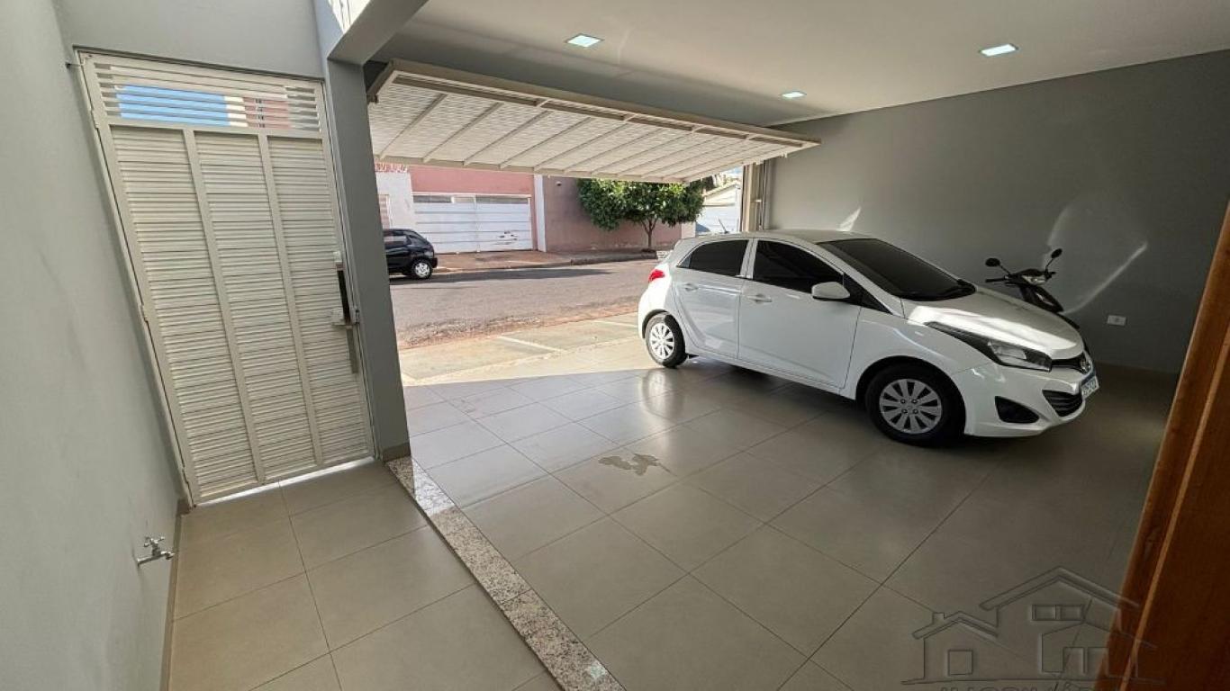 CASA NA Vila Tênis Clube em Assis