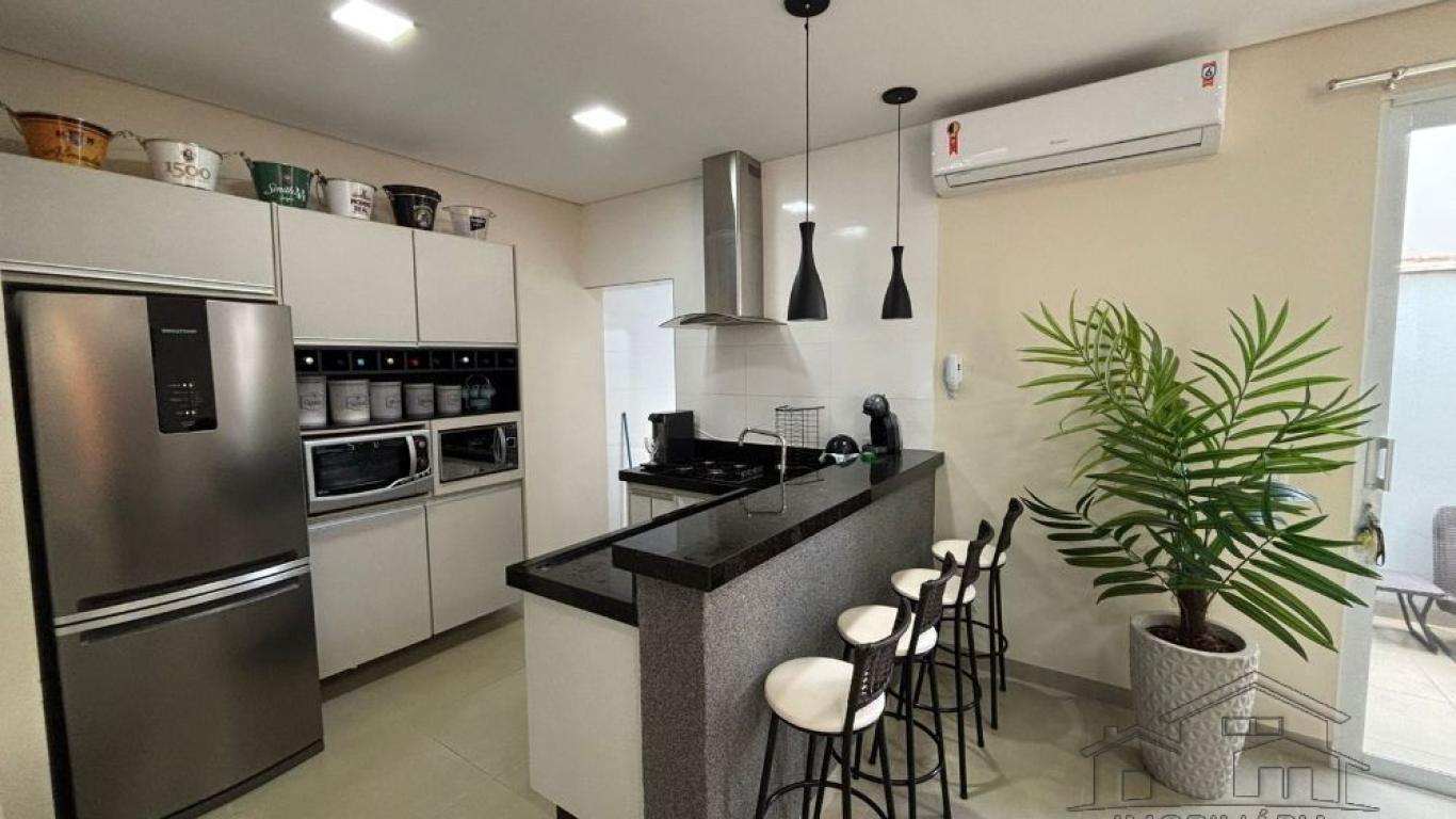 CASA NA Vila Tênis Clube em Assis