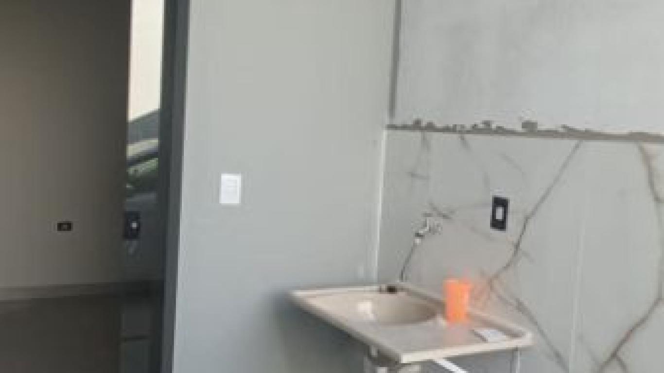CASA NA Vila Tênis Clube em Assis