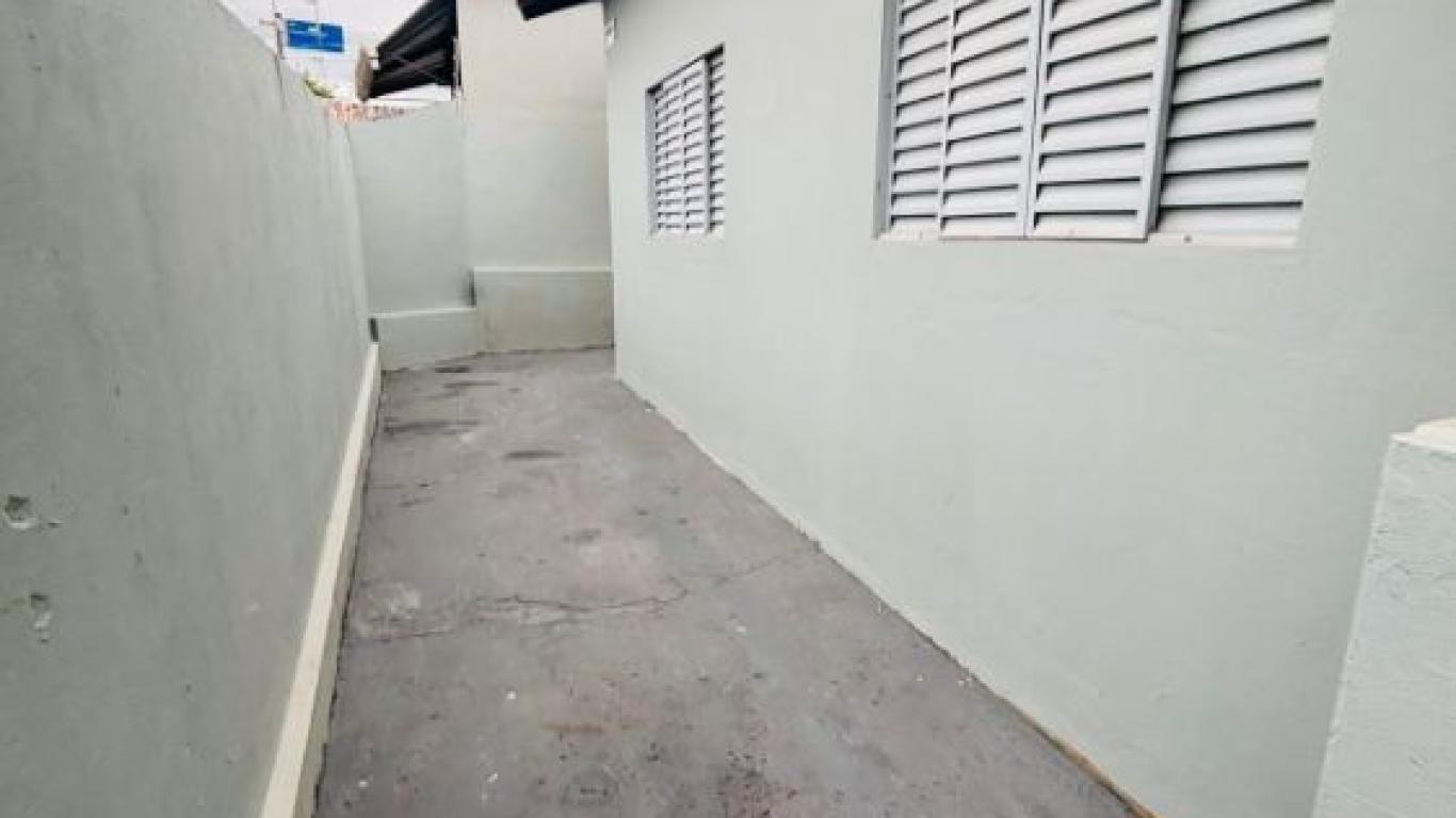 CASA NA Vila Operária em Assis