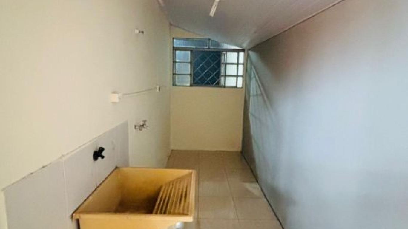 CASA NA Vila Operária em Assis