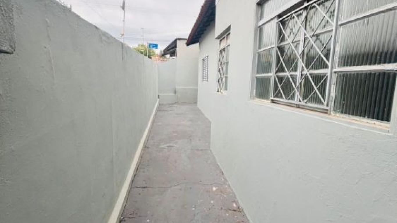 CASA NA Vila Operária em Assis
