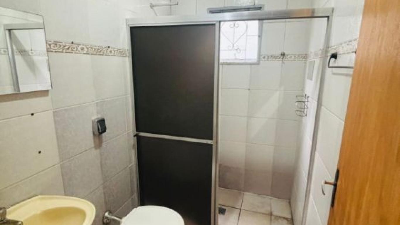 CASA NA Vila Operária em Assis