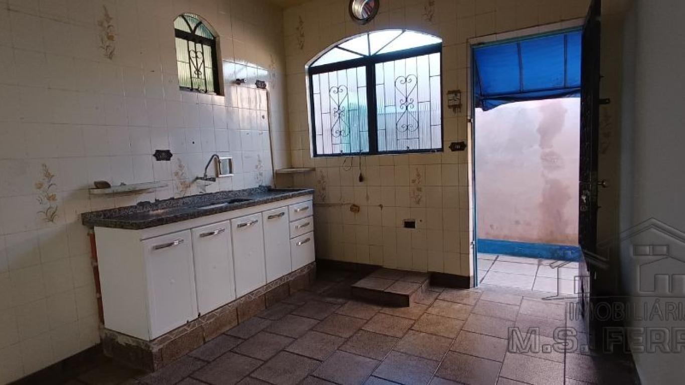 CASA NA Vila Tênis Clube em Assis
