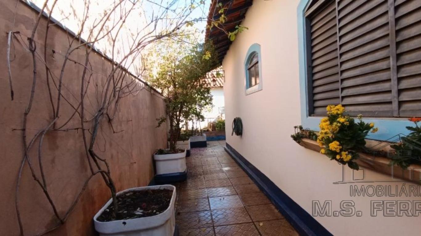 CASA NA Vila Tênis Clube em Assis