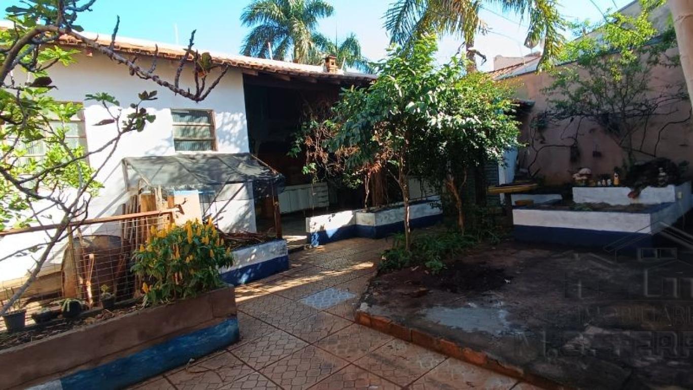CASA NA Vila Tênis Clube em Assis