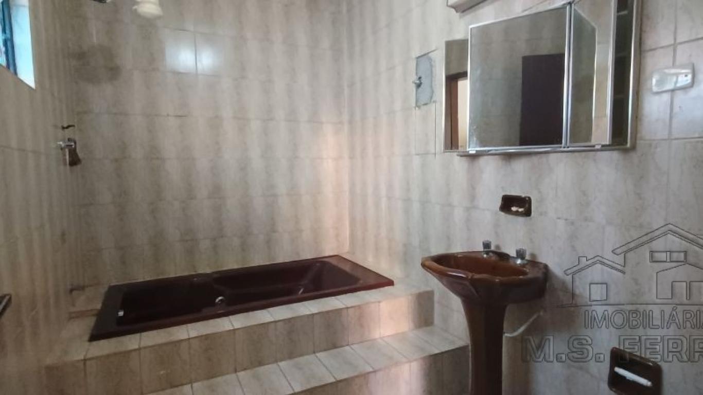 CASA NA Vila Tênis Clube em Assis