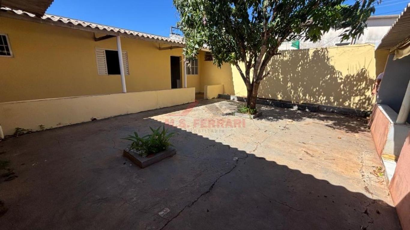 CASA NA Vila Brasileira em Assis