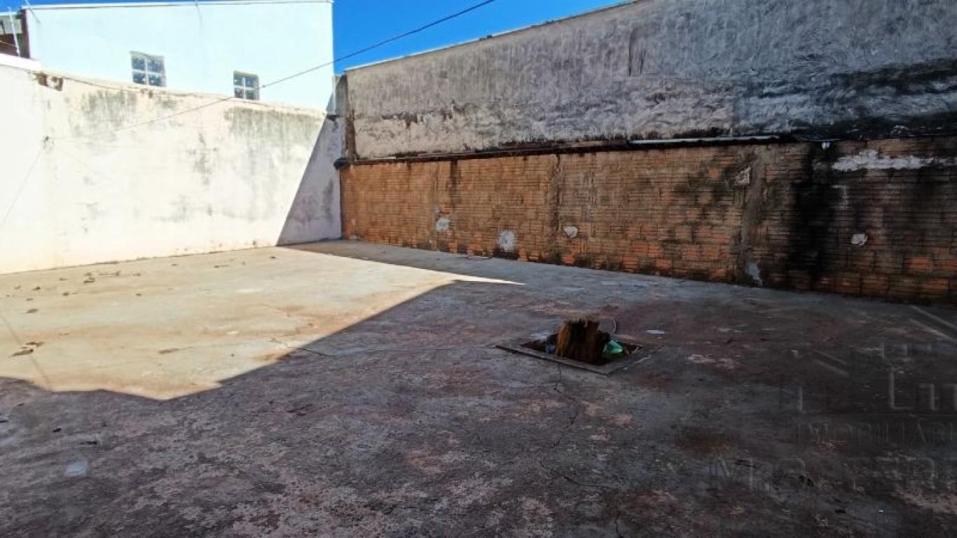 CASA NA Conjunto Habitacional Assis IV em Assis