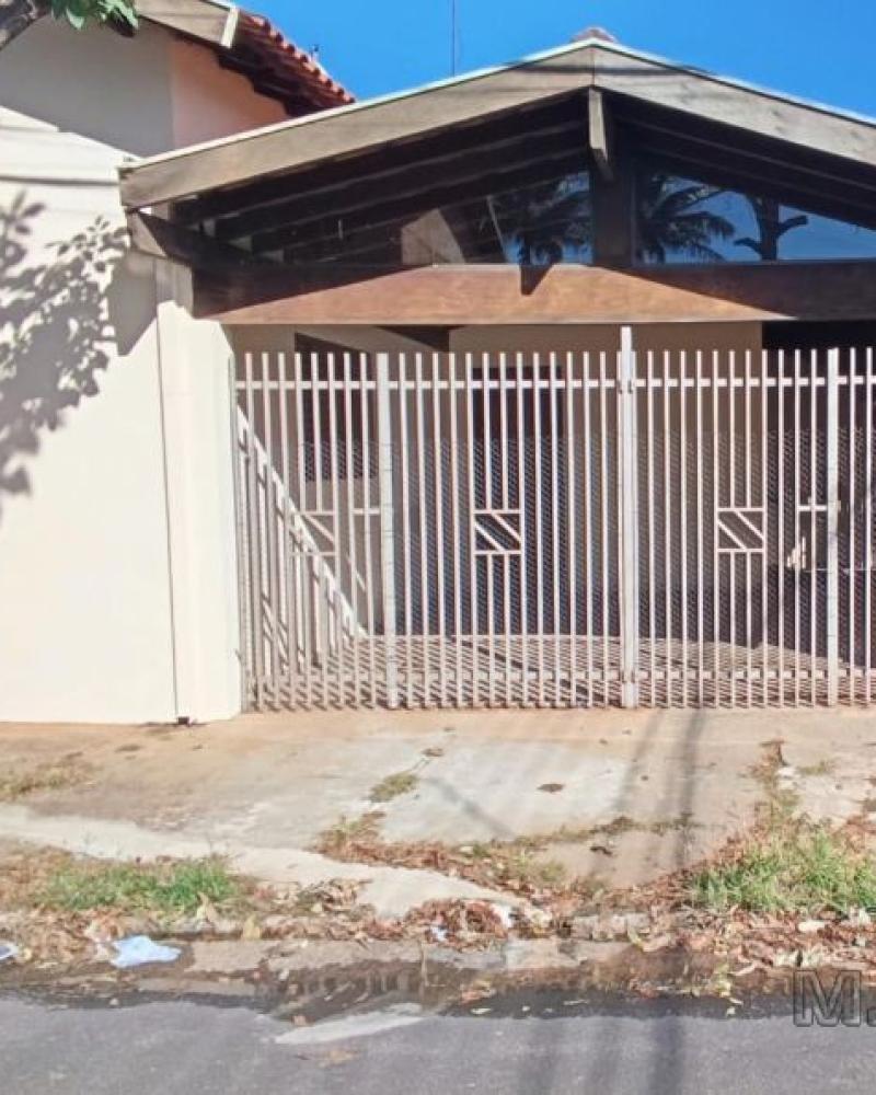 CASA NA Vila Tênis Clube em Assis