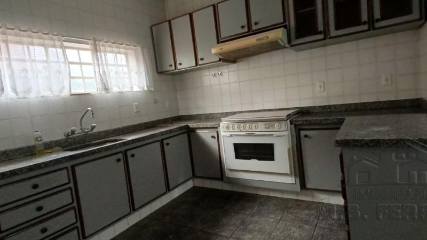CASA NA Vila Tênis Clube em Assis