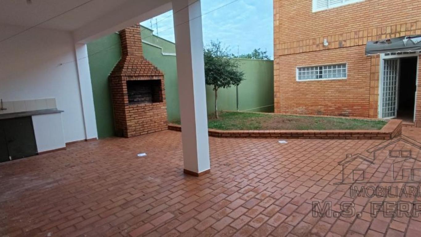 CASA NA Vila Tênis Clube em Assis