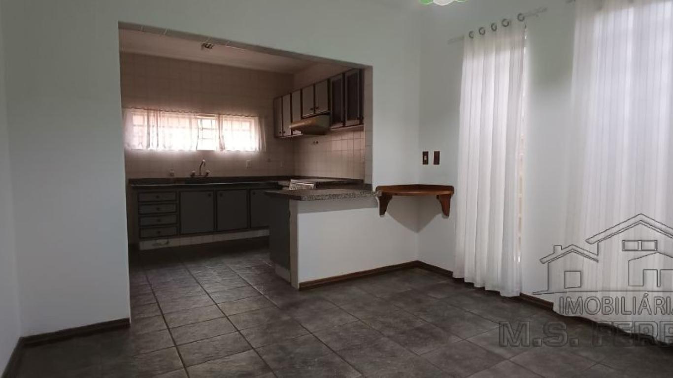 CASA NA Vila Tênis Clube em Assis