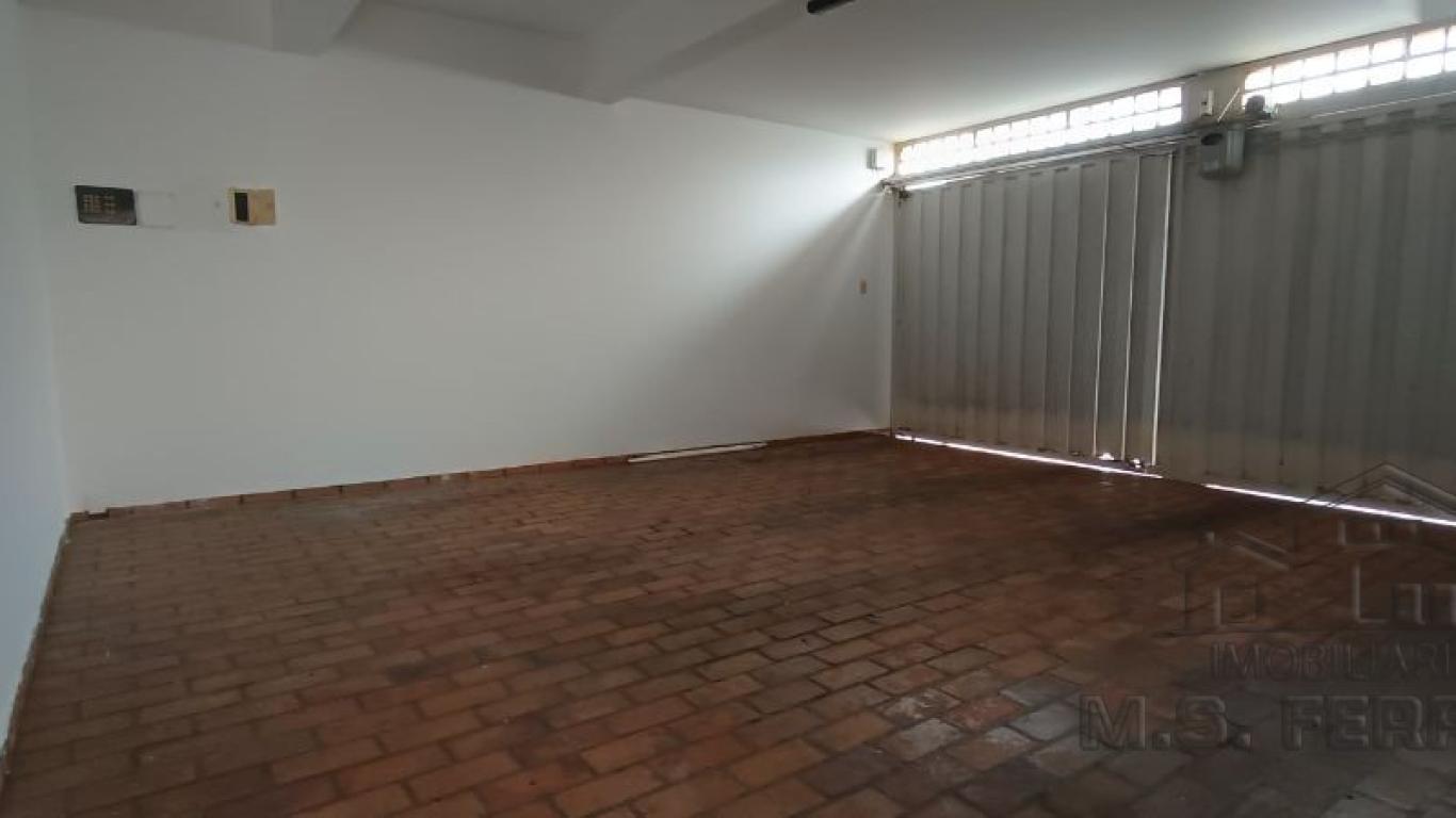 CASA NA Vila Tênis Clube em Assis