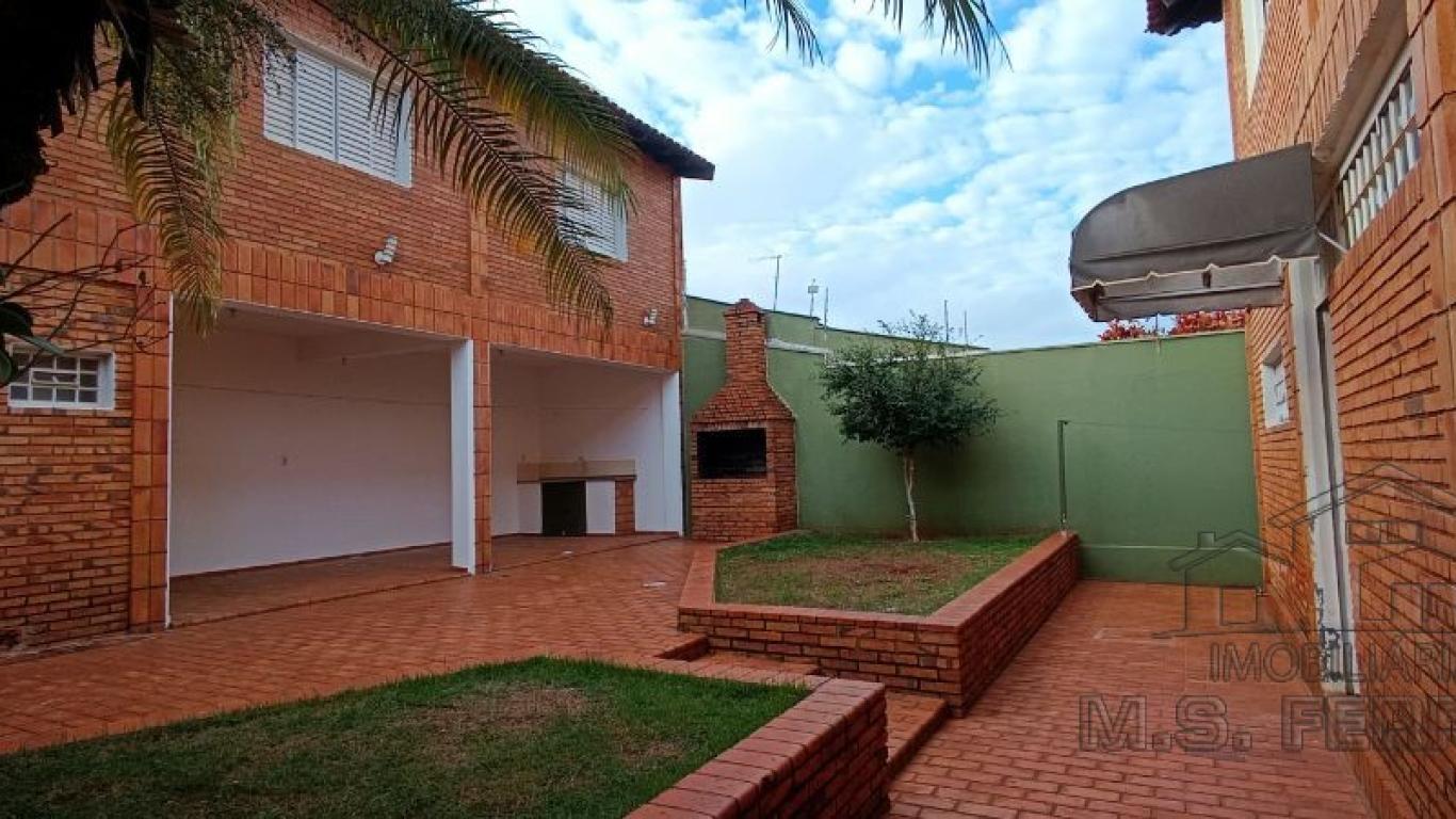 CASA NA Vila Tênis Clube em Assis
