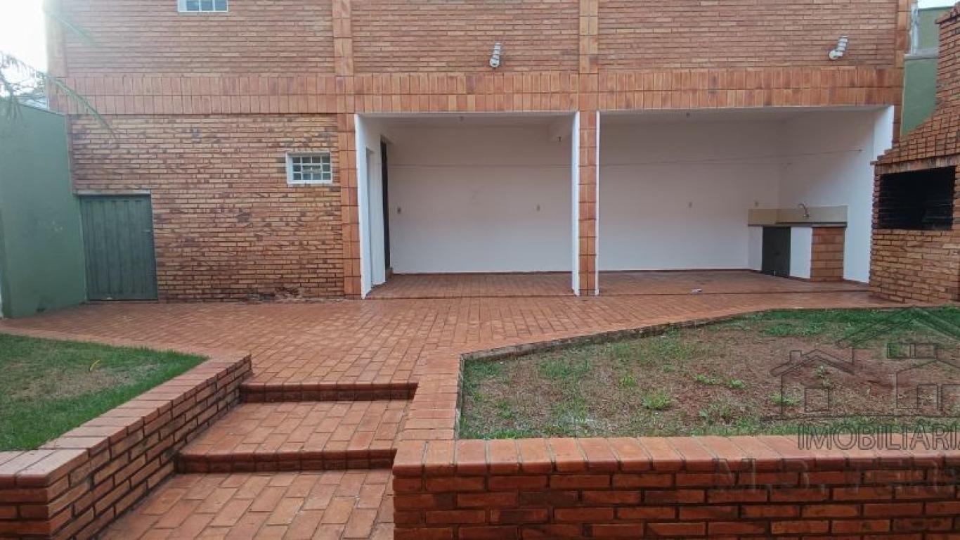 CASA NA Vila Tênis Clube em Assis