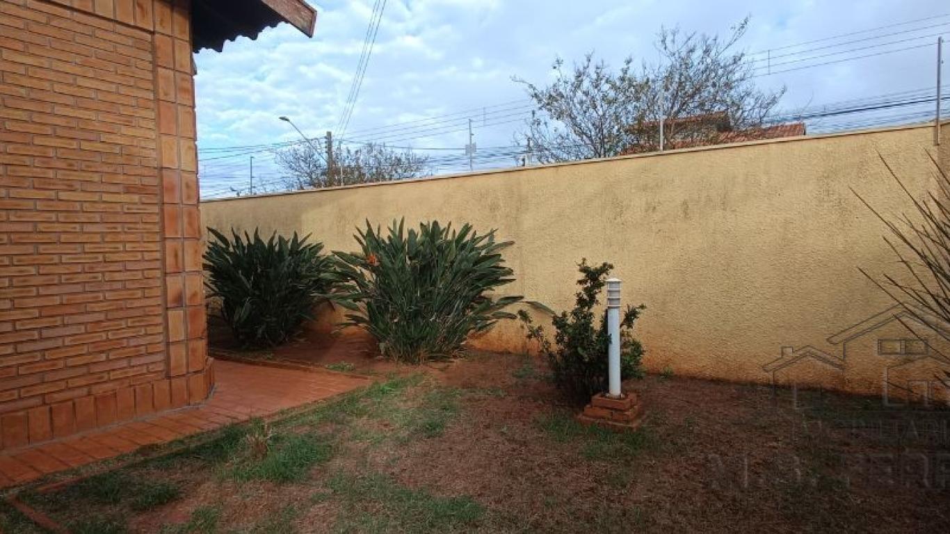 CASA NA Vila Tênis Clube em Assis