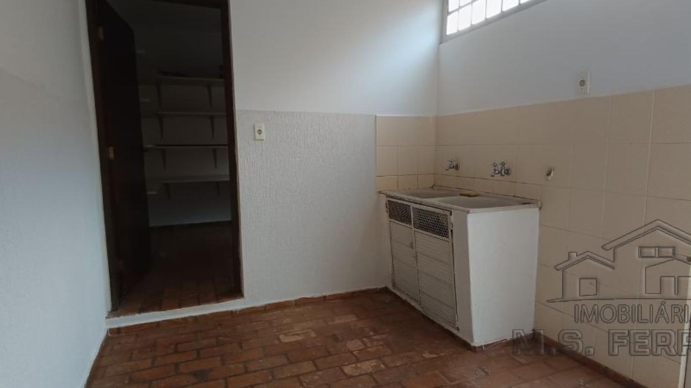 CASA NA Vila Tênis Clube em Assis
