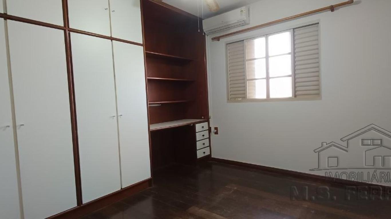 CASA NA Vila Tênis Clube em Assis