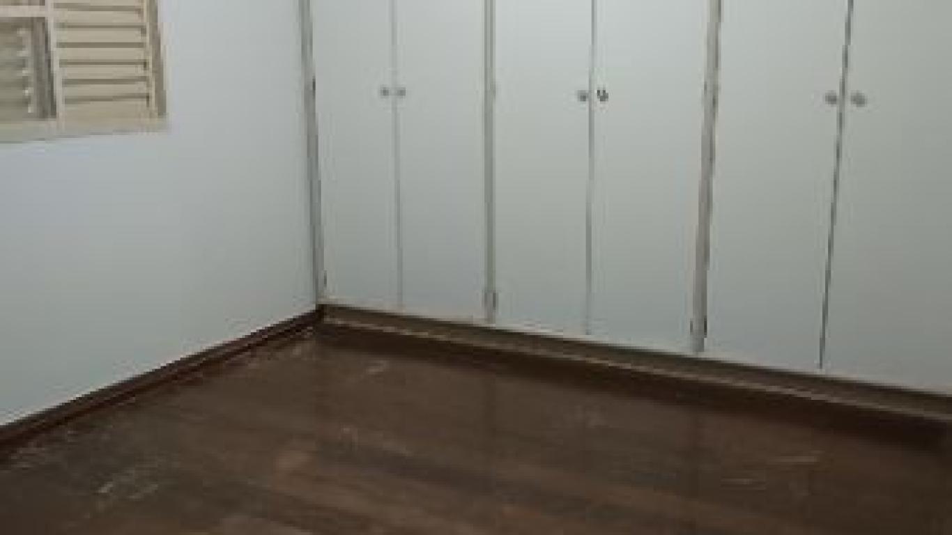 CASA NA Vila Tênis Clube em Assis
