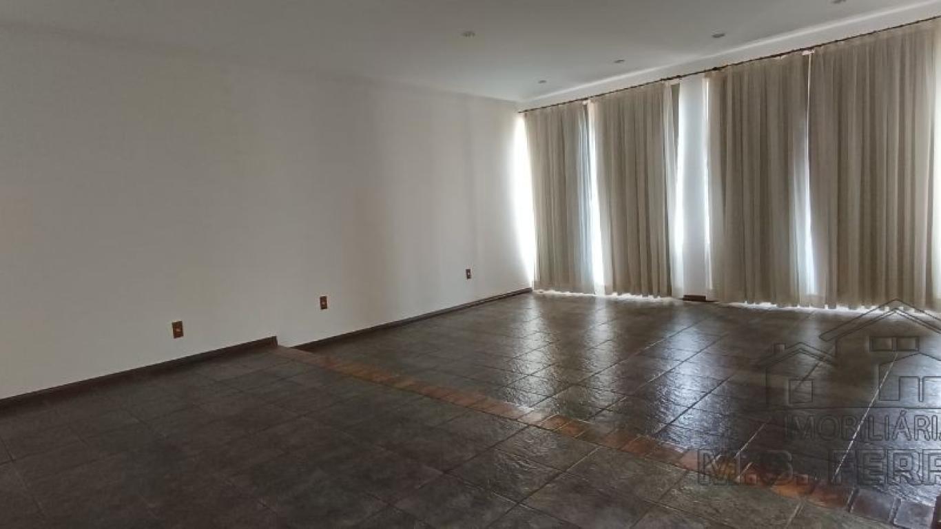 CASA NA Vila Tênis Clube em Assis