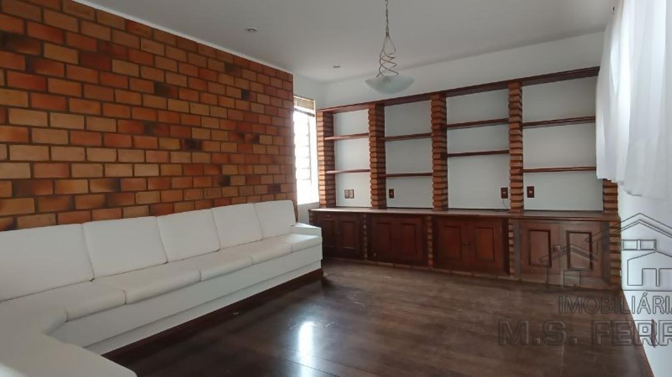 CASA NA Vila Tênis Clube em Assis
