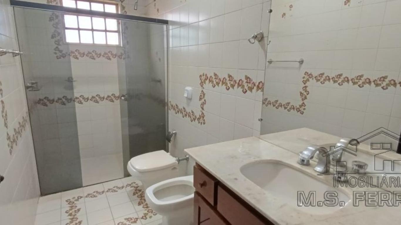 CASA NA Vila Tênis Clube em Assis